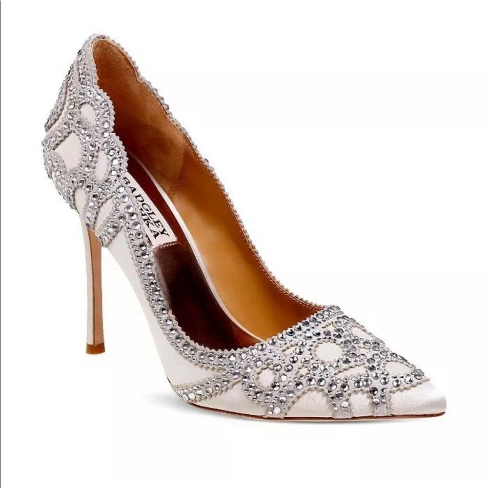 Badgley Mischka Rouge Ivory Satin pumps - Sz 6